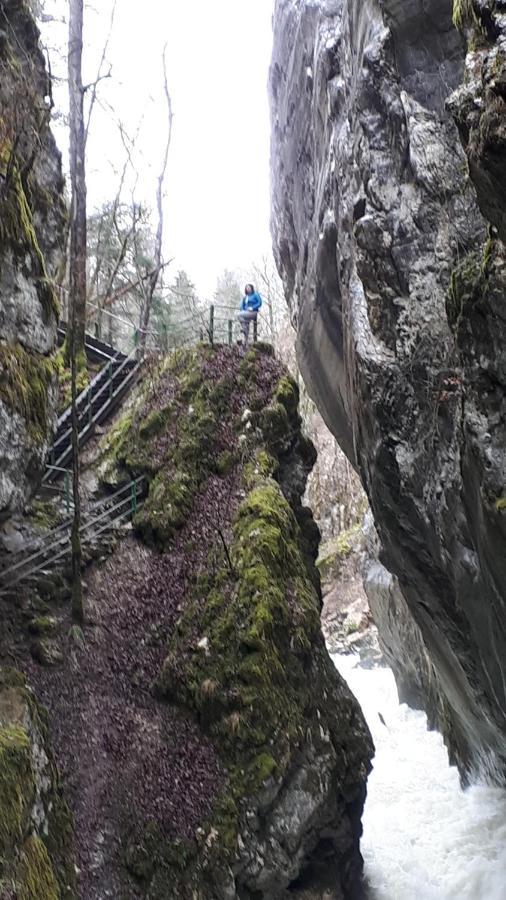 Halte Au Pied Du Creux Du Van Travers ภายนอก รูปภาพ