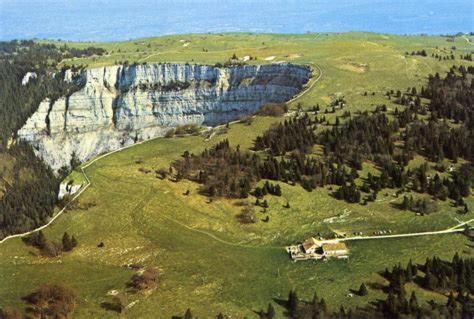 Halte Au Pied Du Creux Du Van Travers ภายนอก รูปภาพ